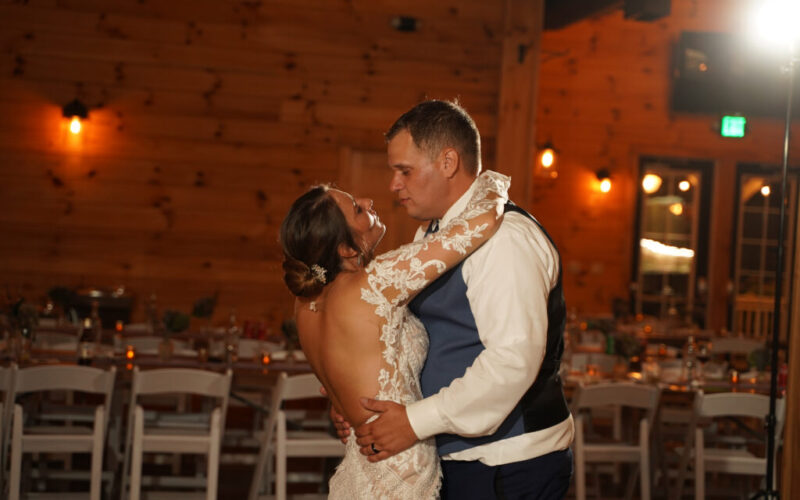 The Barn At Hart’s Grove Ohio wedding for Lindsay & Andrew