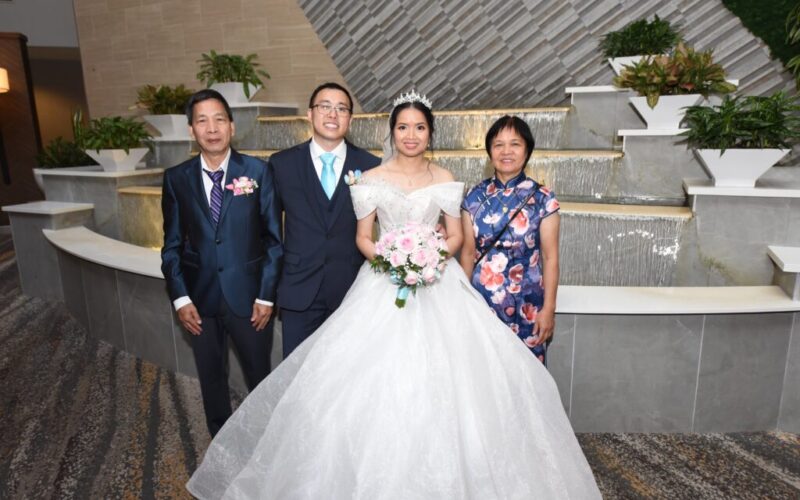 Embassy Suites Cleveland Rockside  Independence Ohio wedding for Ve & Tony