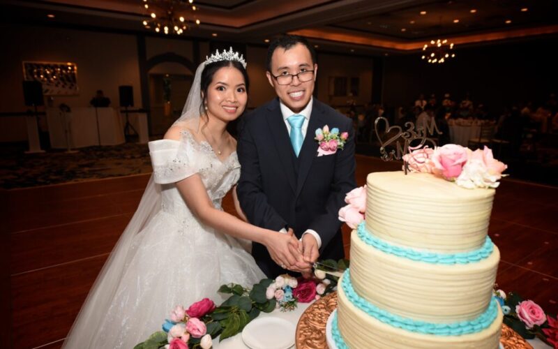 Embassy Suites Cleveland Rockside  Independence Ohio wedding for Ve & Tony