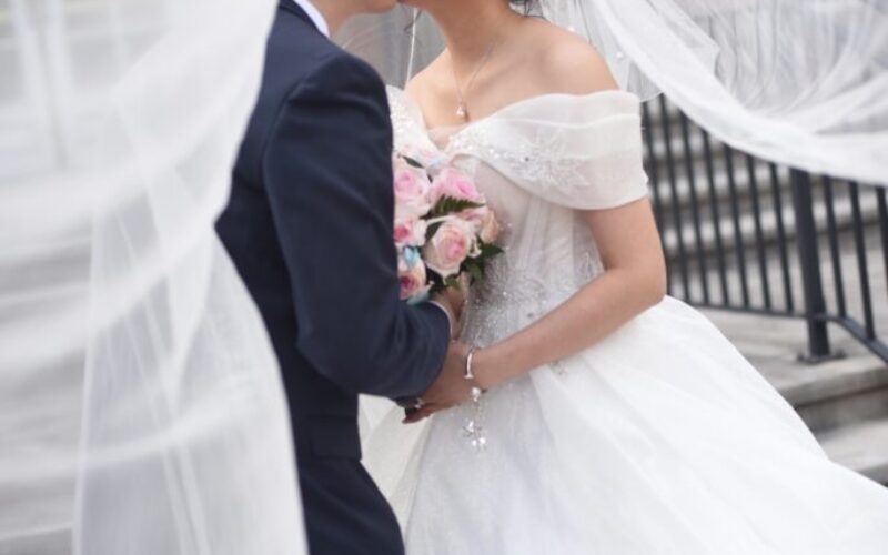 Embassy Suites Cleveland Rockside  Independence Ohio wedding for Ve & Tony